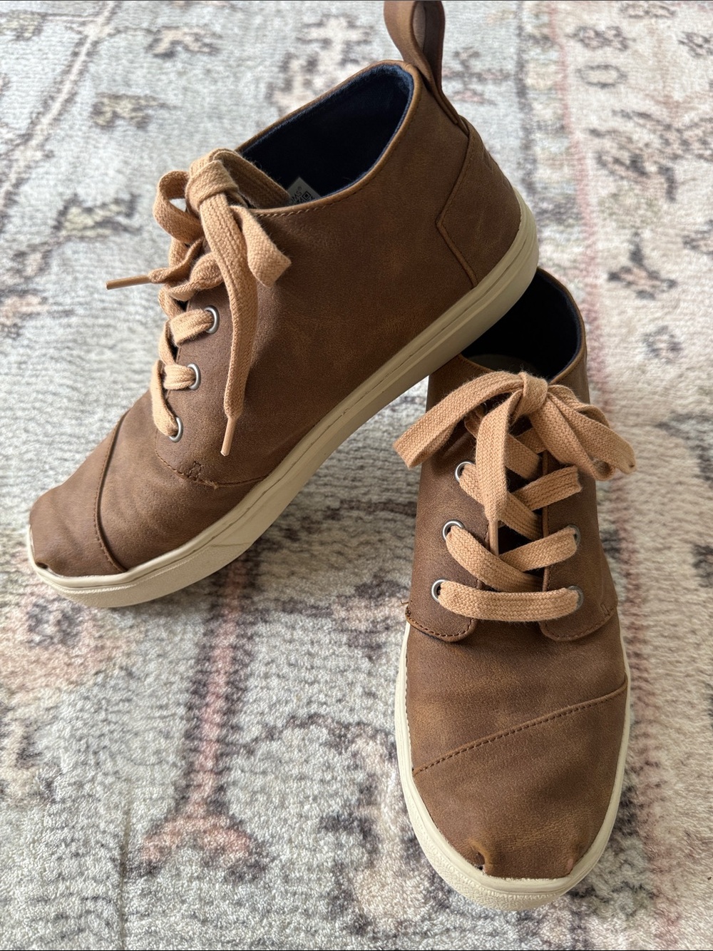 TOMS Youth Botas Cupsole Sneakers in Toffee Microsuede size Youth 6